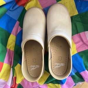 Dansko Sand Professional Clogs 39/8.5 EUC